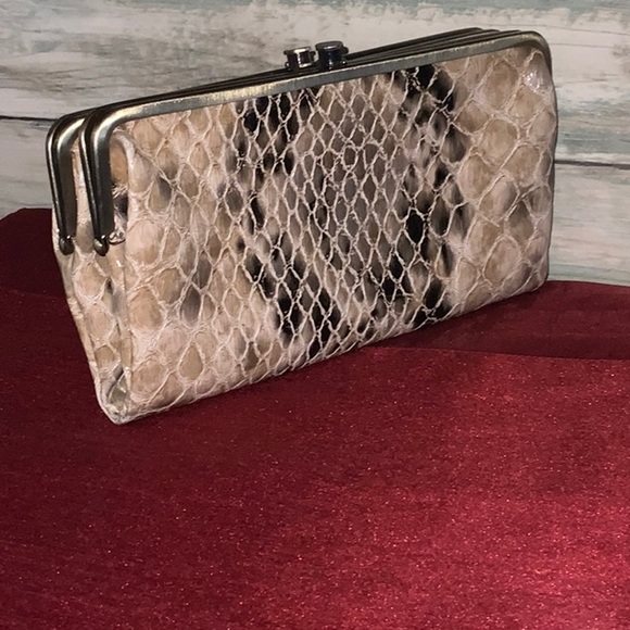 Crocodile Style Wallet - Picture 2 of 13